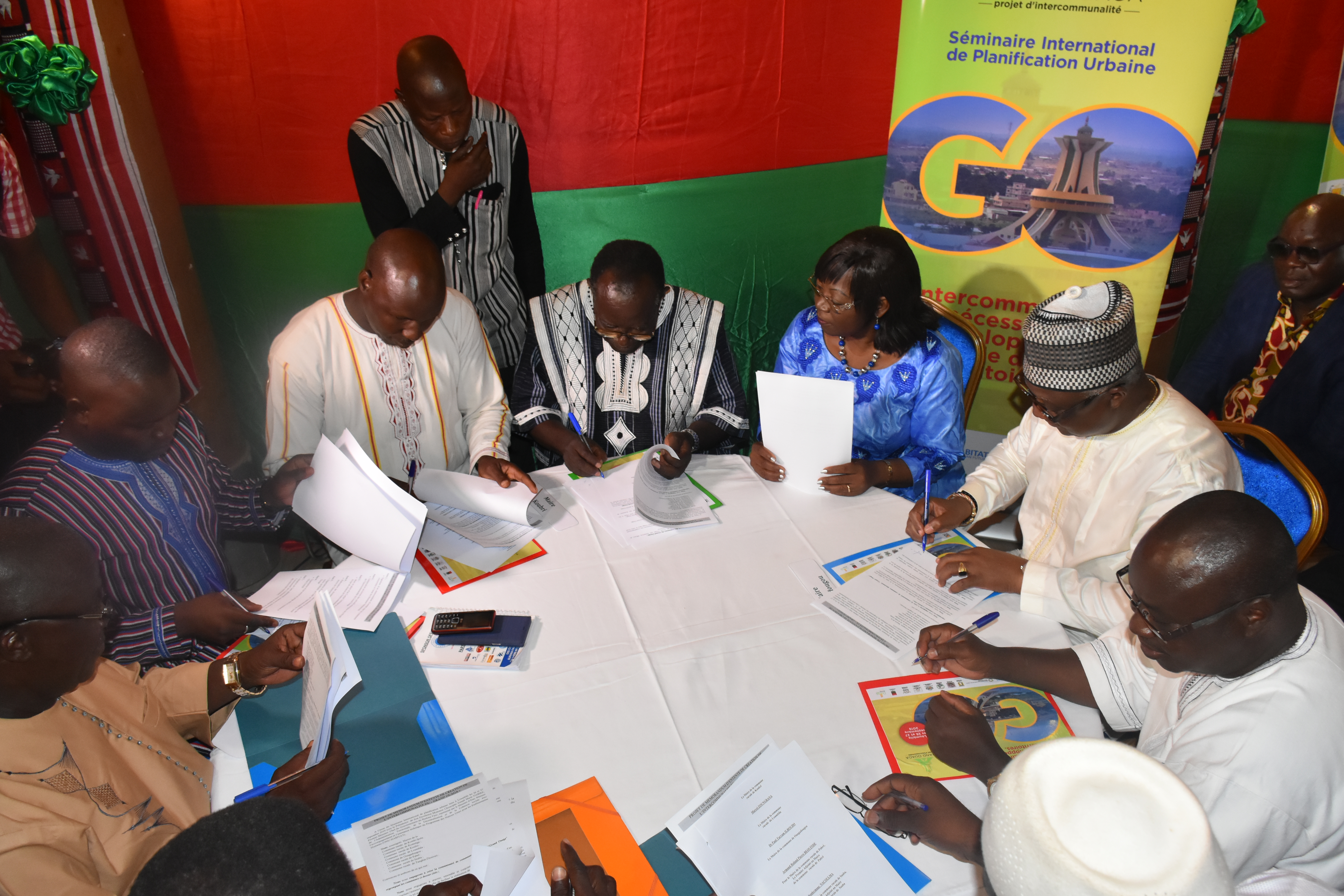 Participants in the two-day International Workshop on Metropolitan Governance.