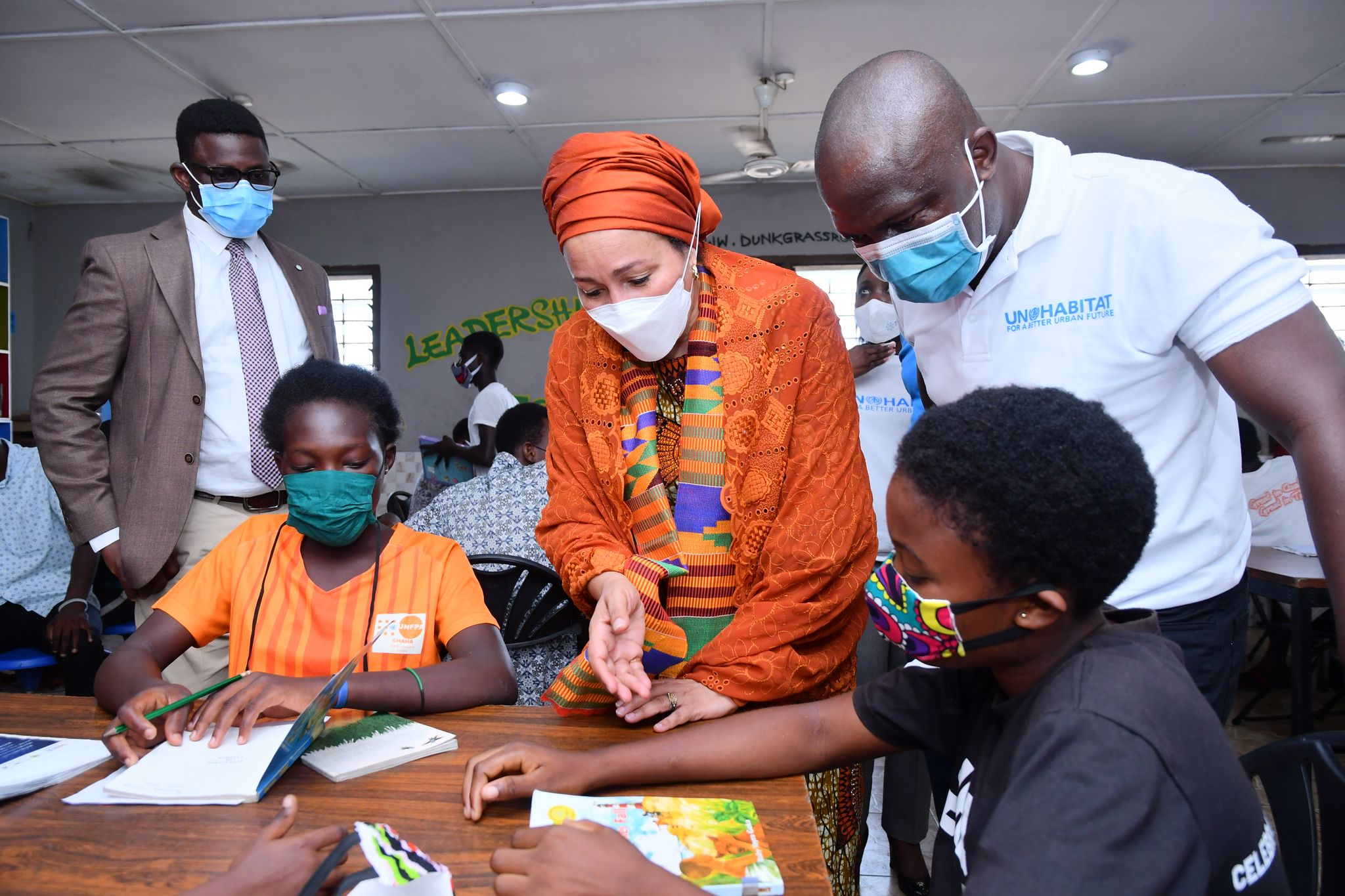 The Mayor of Accra Mohammed Adjei Sowah with the United Nations Deputy Secretary-General Amina J. Mohammed in an informal settlement in Ghana’s capital Accra looking at infrastructure built by the community as part of UN-Habitat’s  Slum Upgrading Programme (PSUP).