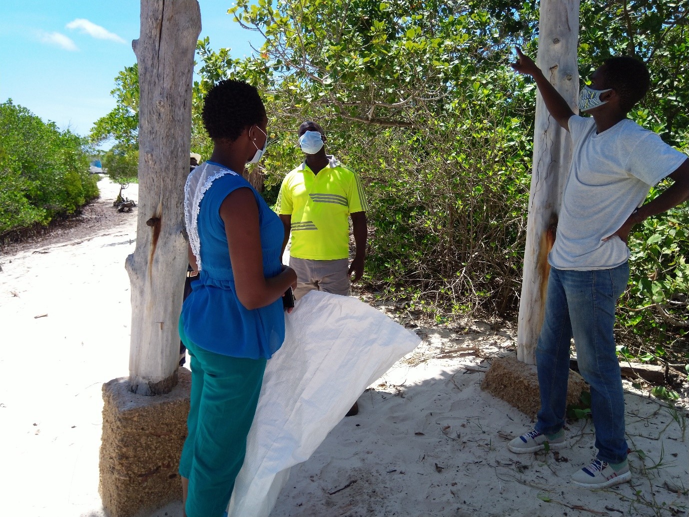 Community participation in Gazi (Ahmed Mohamed, UNEP)