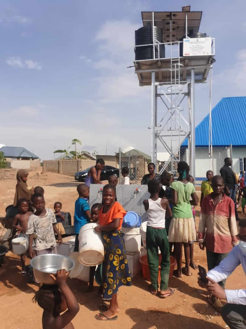 Children in Uke, Karu, Nigeria wait to collect water from the new UN-Habitat facility funded by SIDA