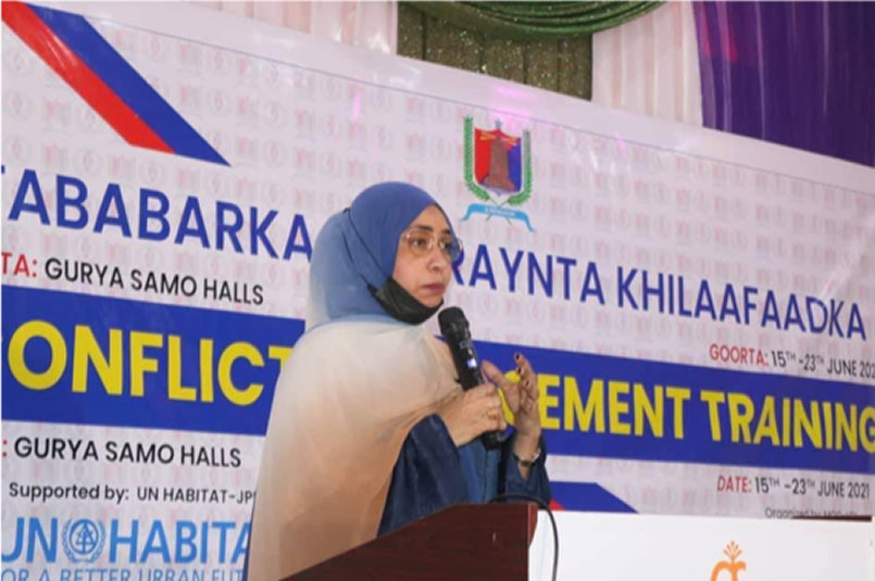 Deputy Mayor for Social Affairs, Basma Amir addressing the trainees during the conflict management training in Mogadishu